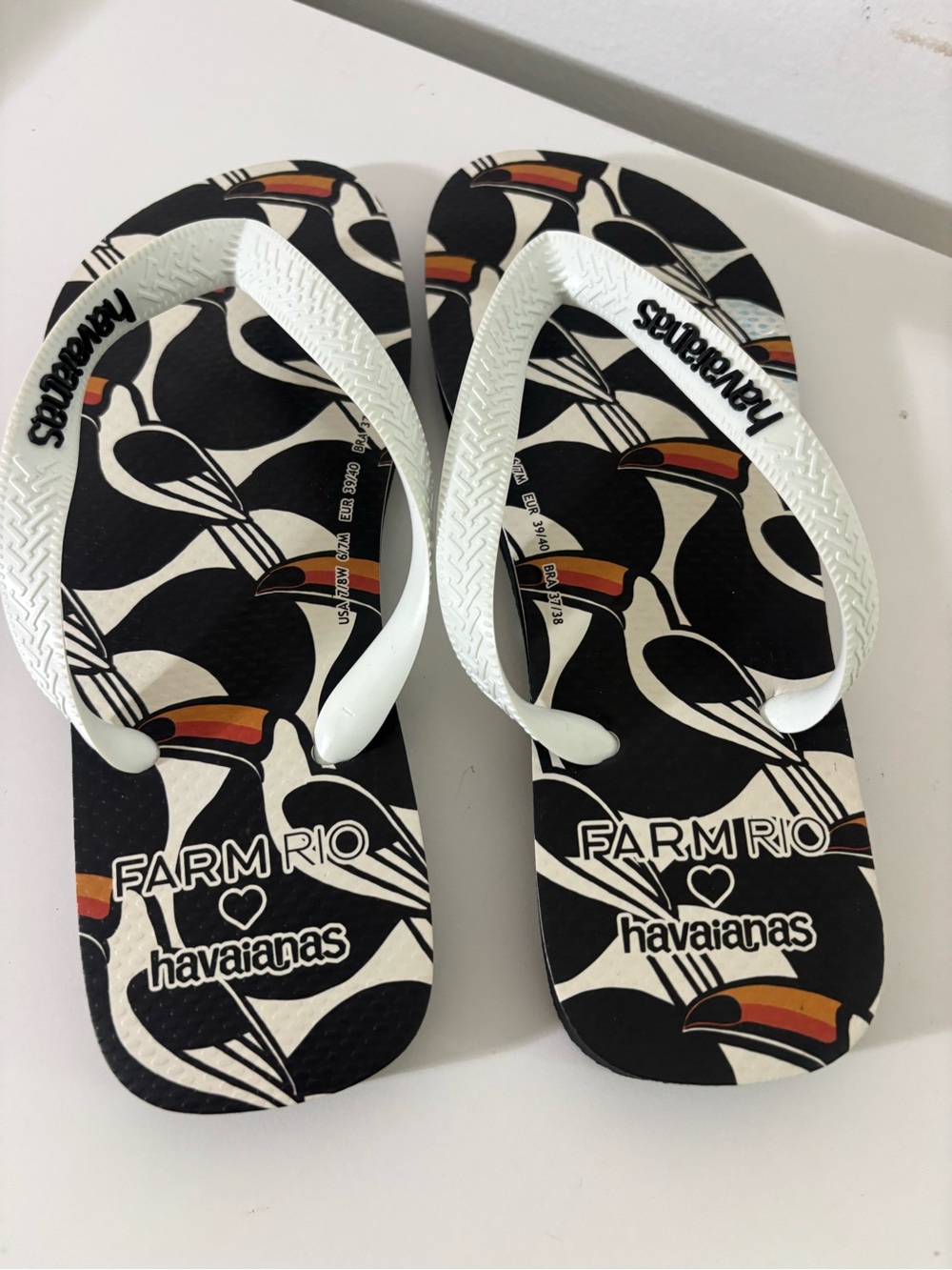 Farm Rio Copatucano Havaianas Women 7-8W Toucan Print Flip Flops Orange Accents